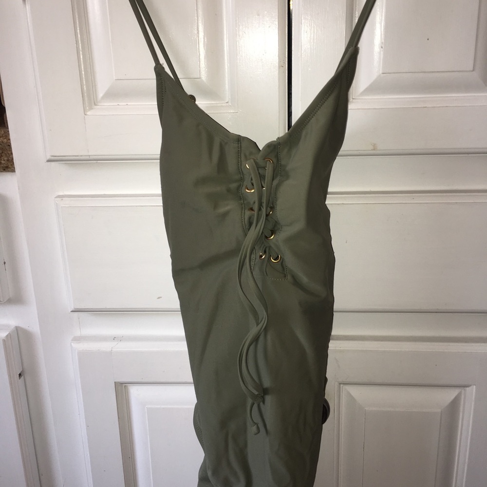One piece swim suit